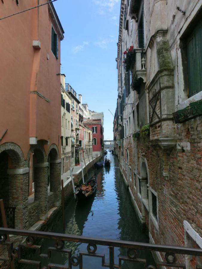 Classic Three Minutes From St Marc'S Square Lägenhet Venedig Exteriör bild