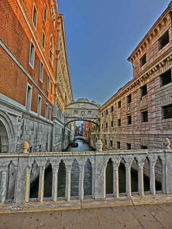 Classic Three Minutes From St Marc'S Square Lägenhet Venedig Exteriör bild